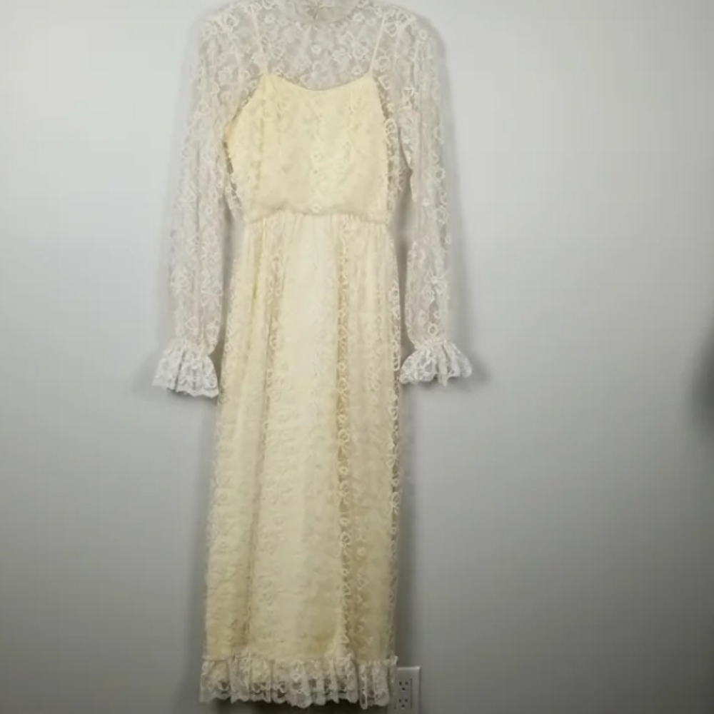 Lace wedding dress